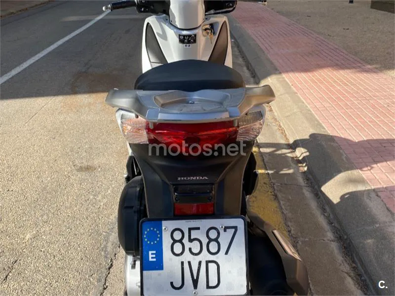 Honda SH125i - Vista 6