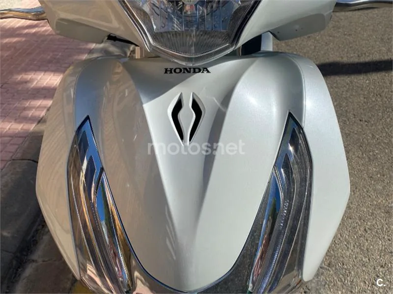 Honda SH125i - Vista 9
