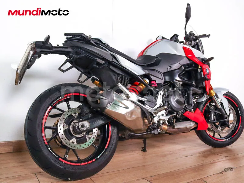 BMW F 900 R - Vista 3