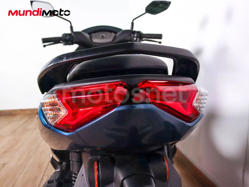 Yamaha NMAX - Vista 9