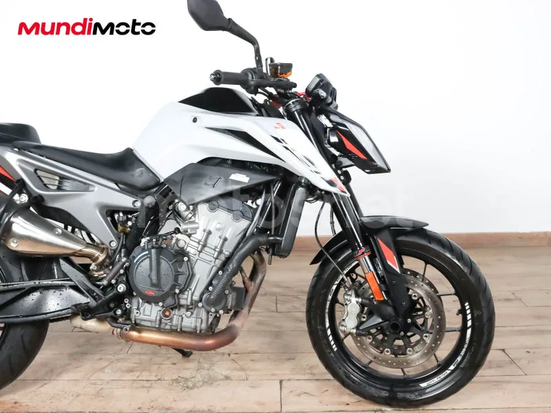 KTM 790 Adventure - Vista 16