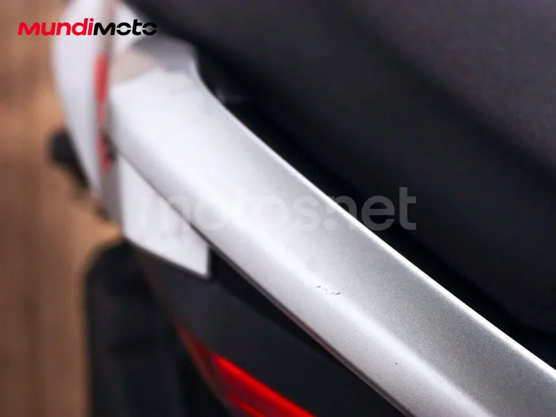Aprilia SR GT 125 - Vista 21