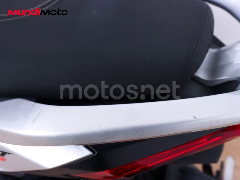 Aprilia SR GT 125 - Vista 25