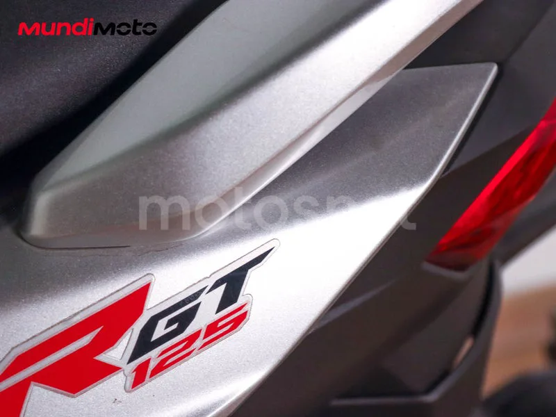 Aprilia SR GT 125 - Vista 45