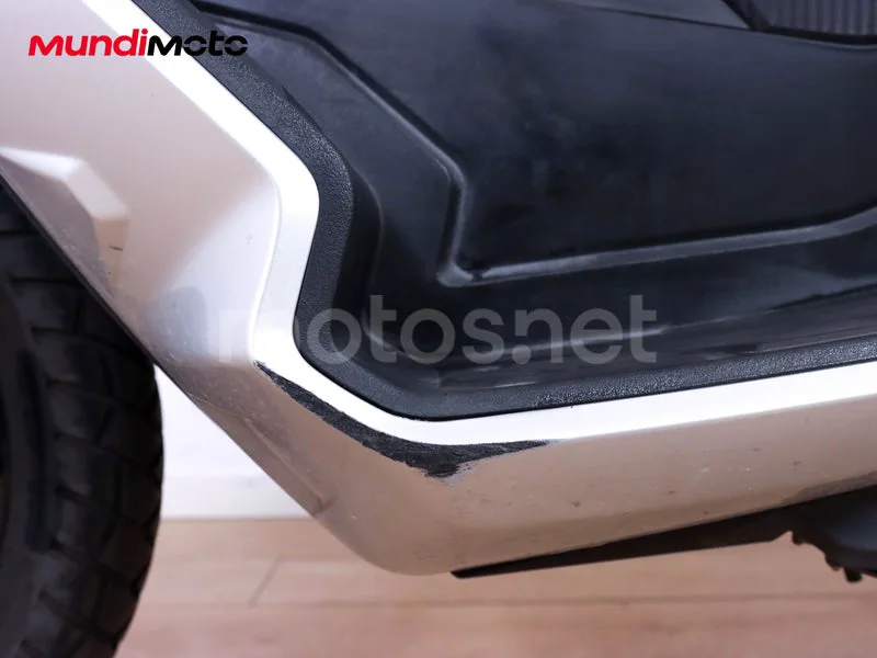 Aprilia SR GT 125 - Vista 49