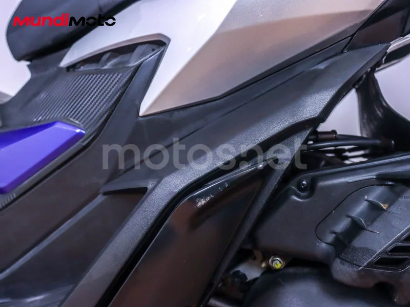 Aprilia SR GT 125 - Vista 51