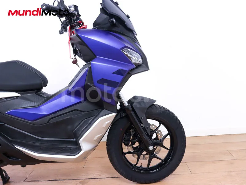 Aprilia SR GT 125 - Vista 55
