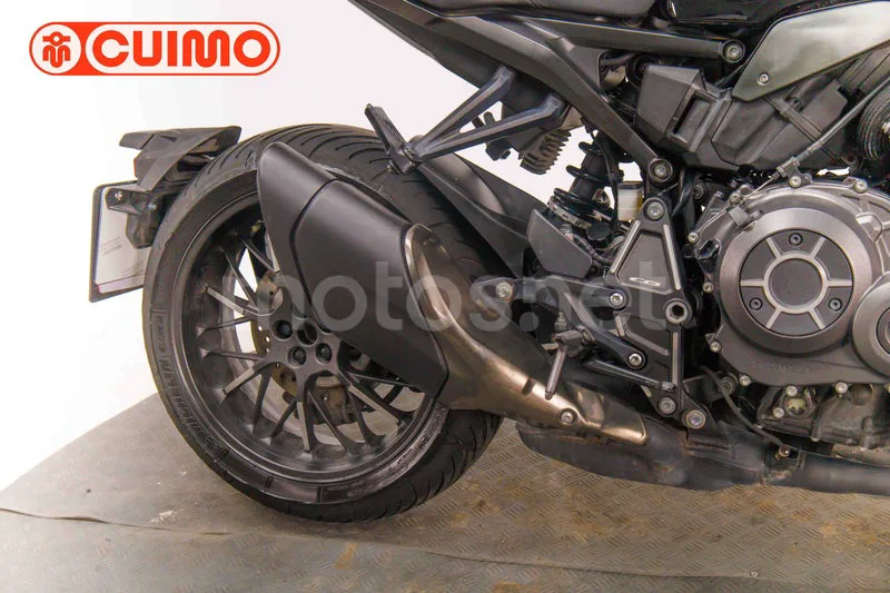 Honda CB1000R - Vista 14