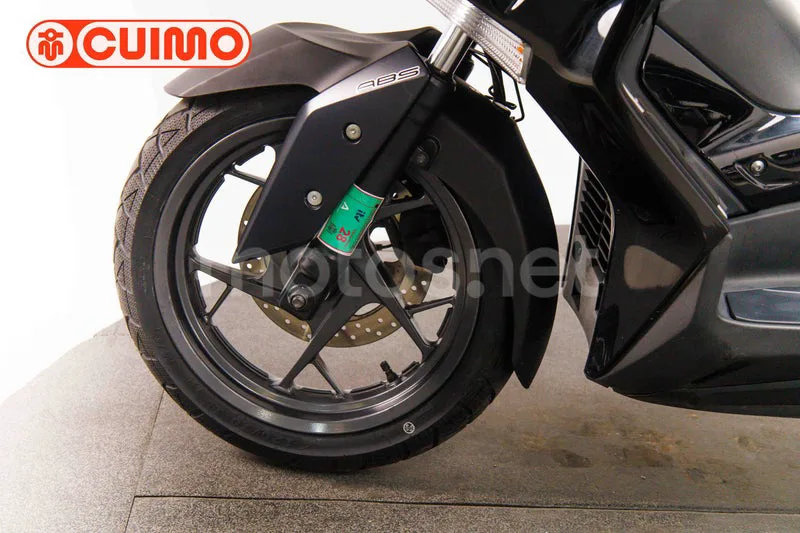 Yamaha XMAX 300 - Vista 23