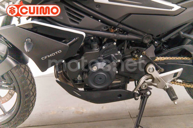 CFMOTO 450NK - Vista 19