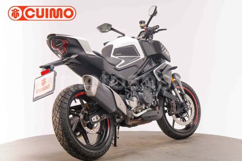 CFMOTO 450NK - Vista 4