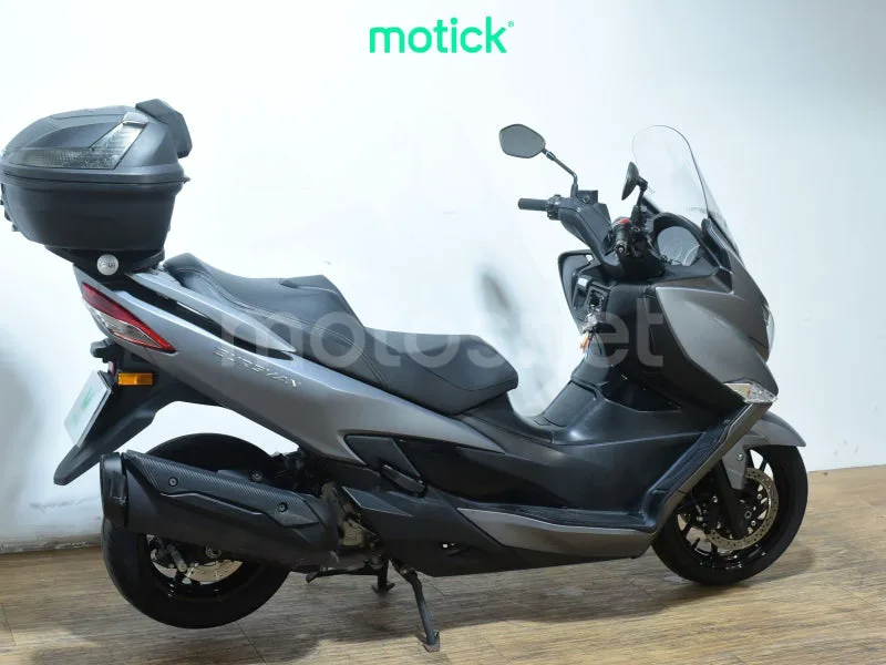 Suzuki Burgman 400 - Vista 10