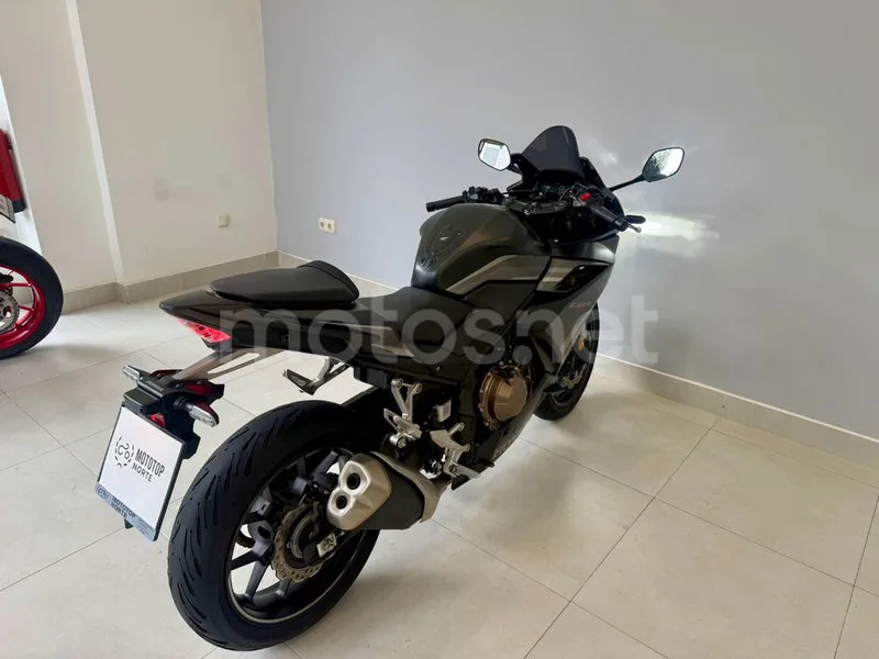 Honda CBR500R - Vista 11