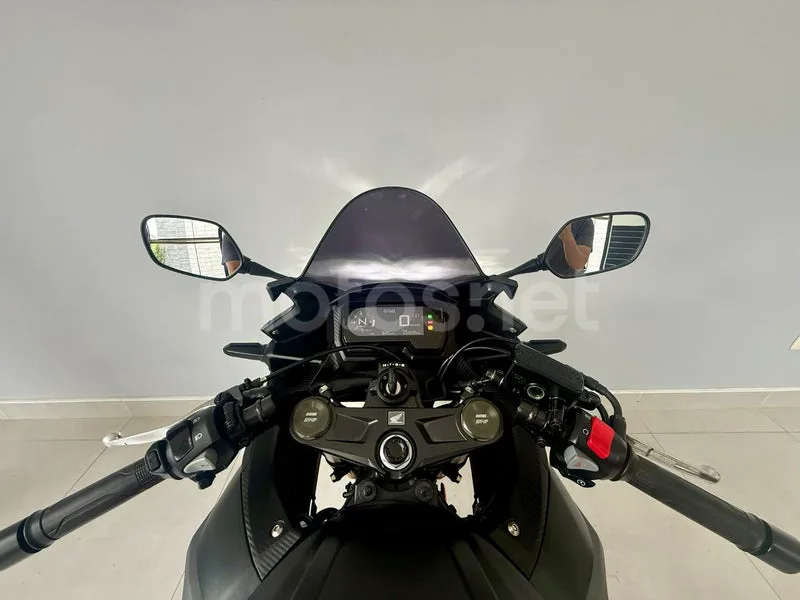 Honda CBR500R - Vista 14