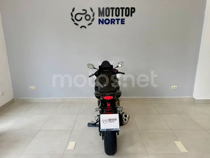 Honda CBR500R - Vista 8