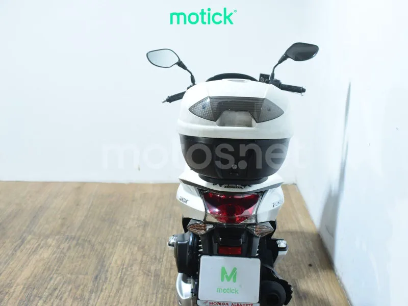 Honda PCX125 - Vista 6