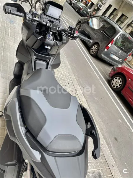 Honda ADV350 - Vista 4