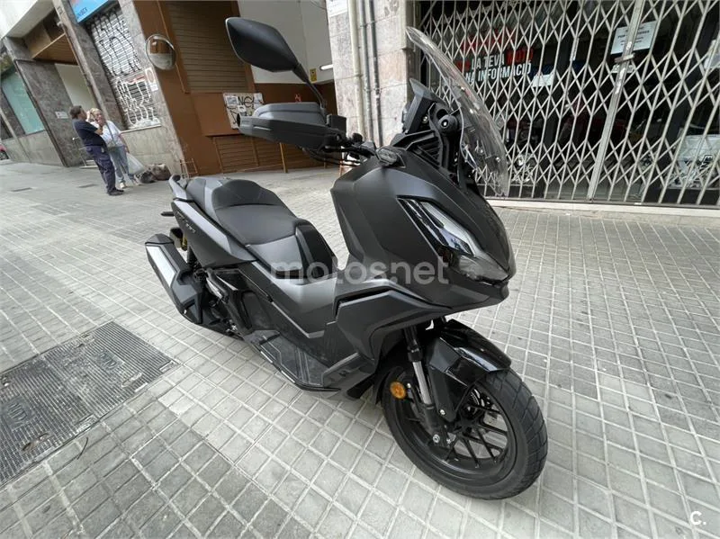 Honda ADV350 - Vista 5