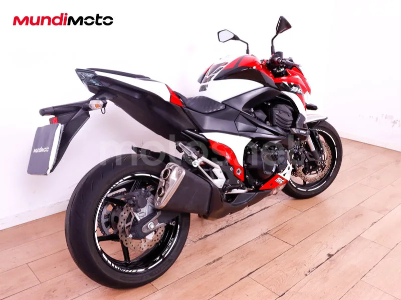 Kawasaki Z800 - Vista 3