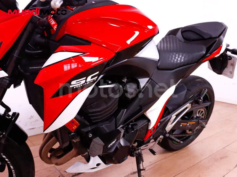 Kawasaki Z800 - Vista 10