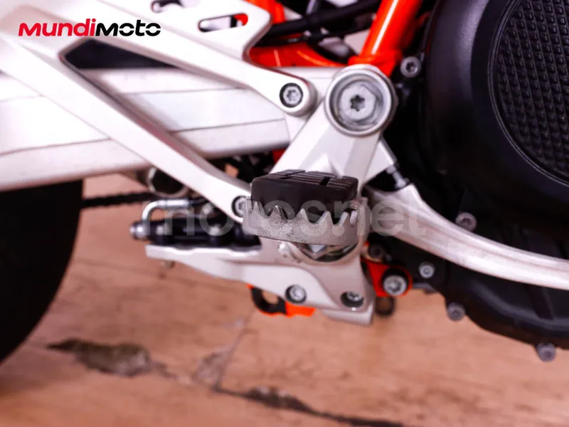KTM 690 SMC R - Vista 14