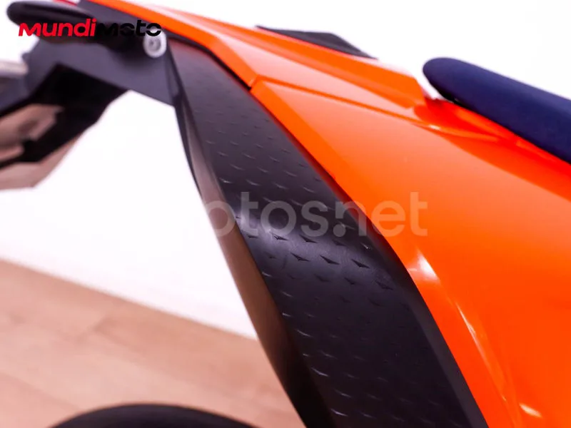 KTM 690 SMC R - Vista 15