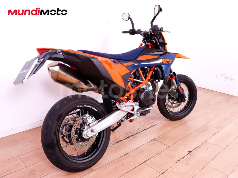 KTM 690 SMC R - Vista 3
