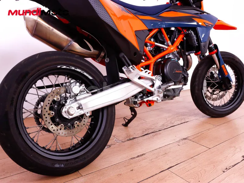 KTM 690 SMC R - Vista 4