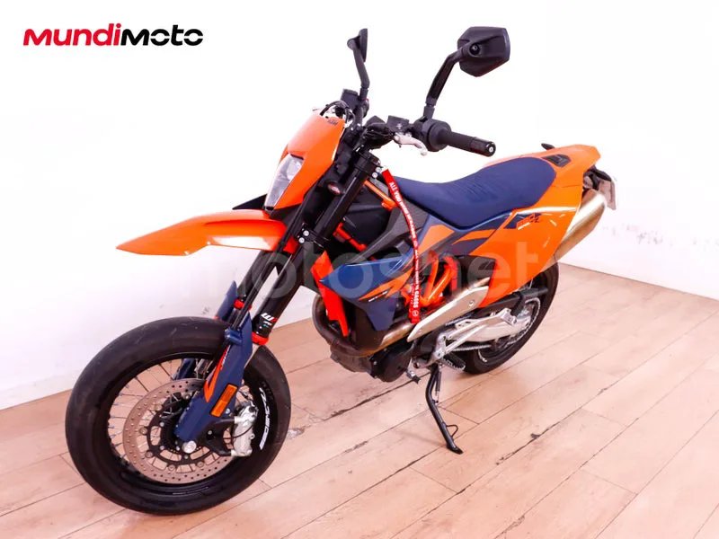 KTM 690 SMC R - Vista 7