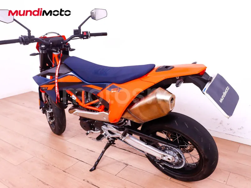 KTM 690 SMC R - Vista 8