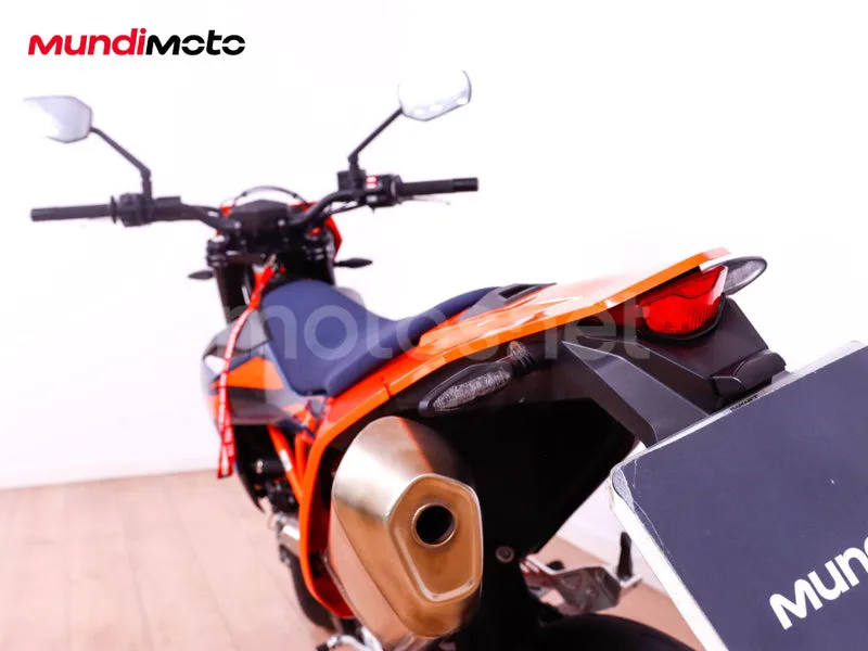 KTM 690 SMC R - Vista 9