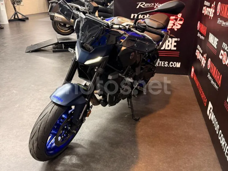 Yamaha MT-07 - Vista 16