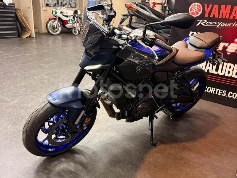 Yamaha MT-07 - Vista 18