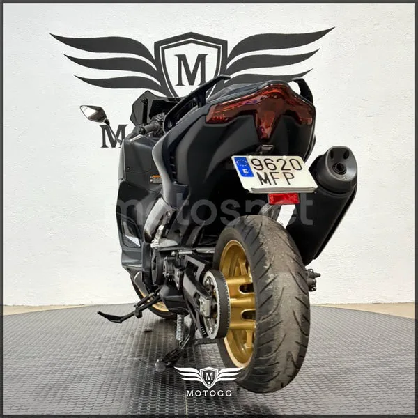 Yamaha TMAX - Vista 7
