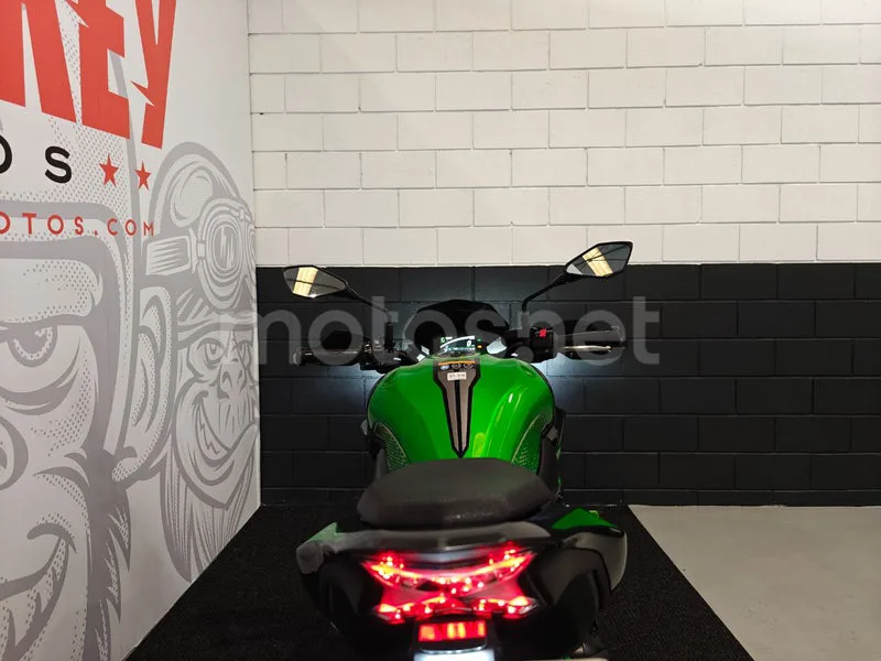 Kawasaki Z900 - Vista 11