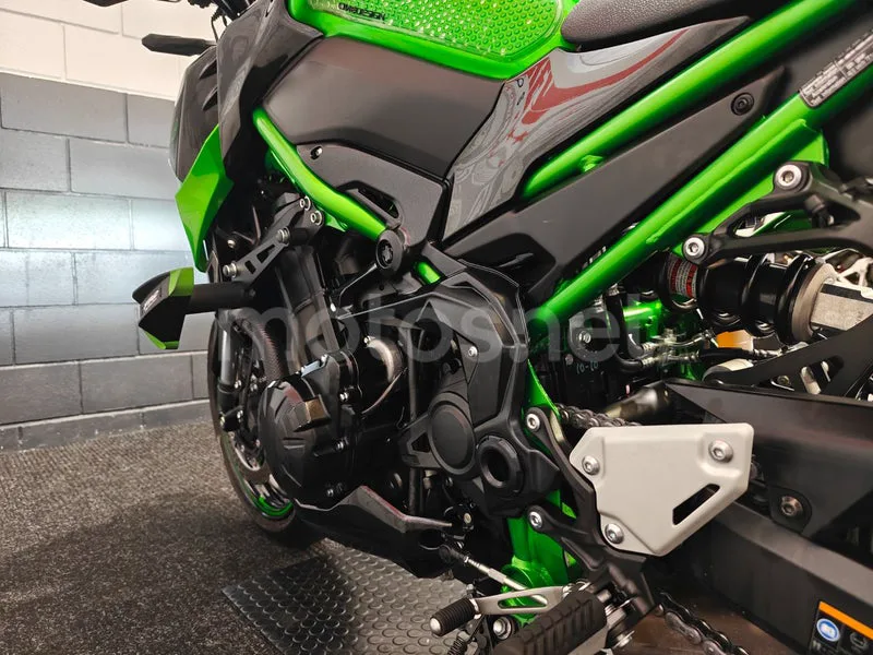 Kawasaki Z900 - Vista 13