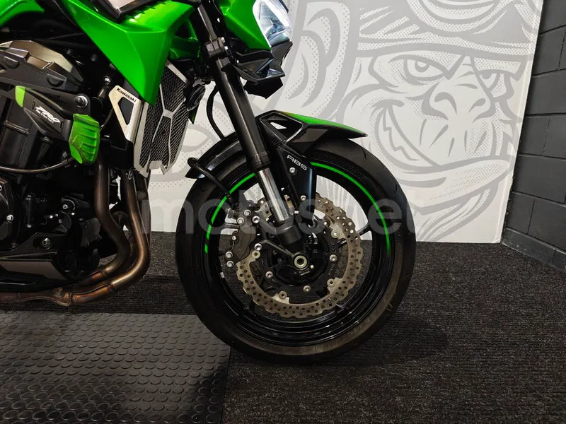 Kawasaki Z900 - Vista 16