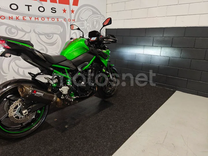 Kawasaki Z900 - Vista 3