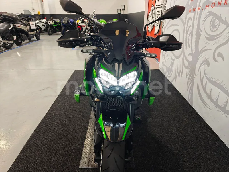 Kawasaki Z900 - Vista 4