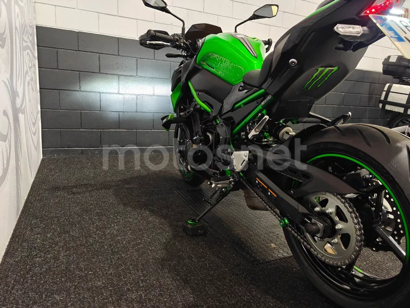 Kawasaki Z900 - Vista 5