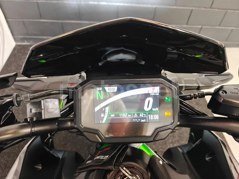 Kawasaki Z900 - Vista 8