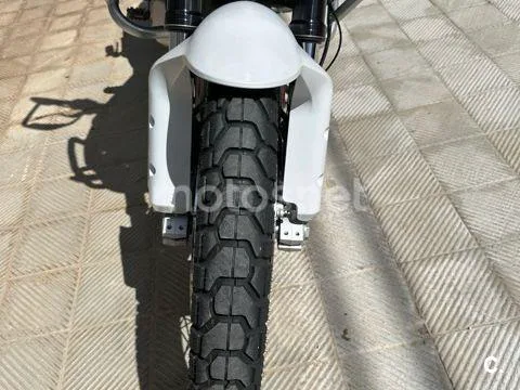 Ducati DesertX - Vista 5