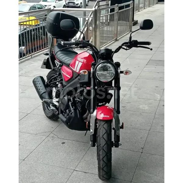 Yamaha XSR125 - Vista 3