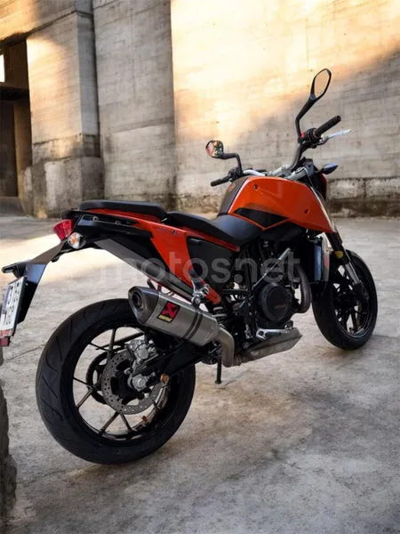 KTM 690 Duke - Vista 3