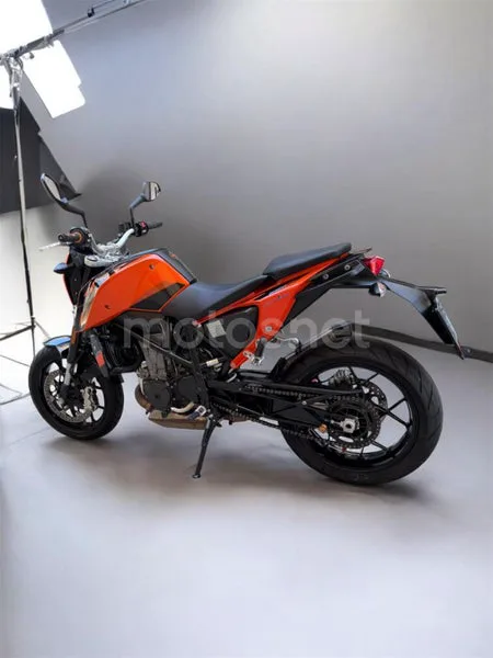 KTM 690 Duke - Vista 4