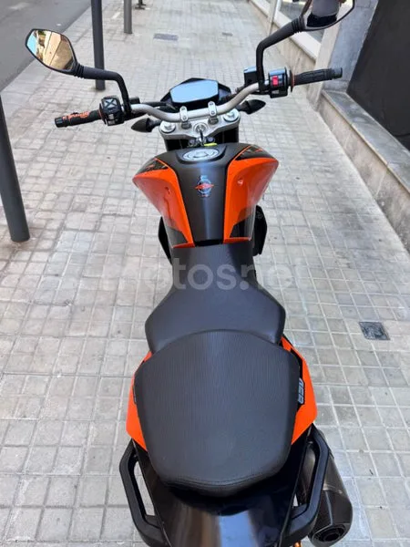 KTM 690 Duke - Vista 7