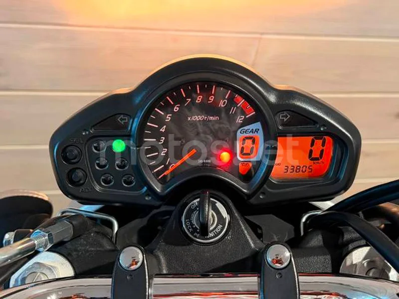 Suzuki Gladius 650 - Vista 13