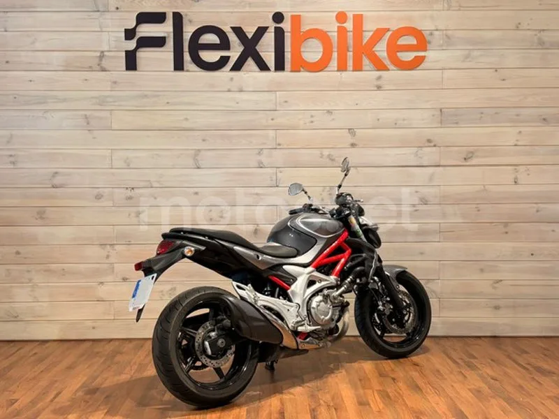Suzuki Gladius 650 - Vista 4