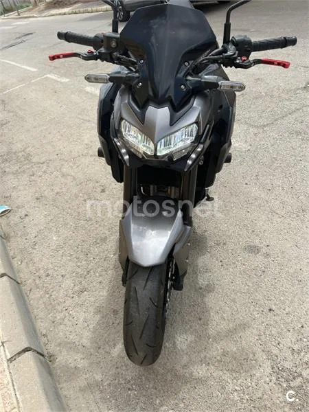 Kawasaki Z900 - Vista 3