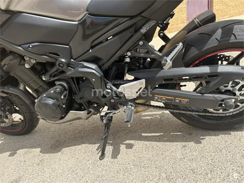 Kawasaki Z900 - Vista 8